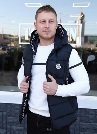 Мужской жилет moncler темно-синий, модная мужская безрукавка монклер теплая, жилетка осень и весна синяя1 фото