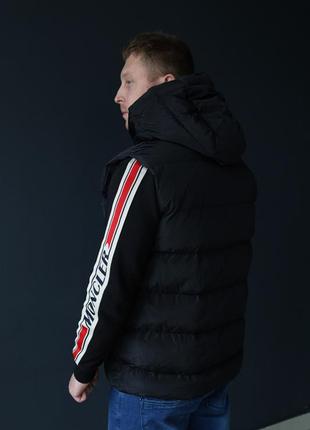 Чоловічий чорний жилет moncler, базова чоловіча безрукавка з лого монклер на пір'ї, однотонна жилетка на осінь весну чорна3 фото