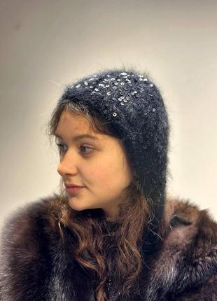 Шапка чепчик в'язана з паєтками чорна молодіжна ручна робота