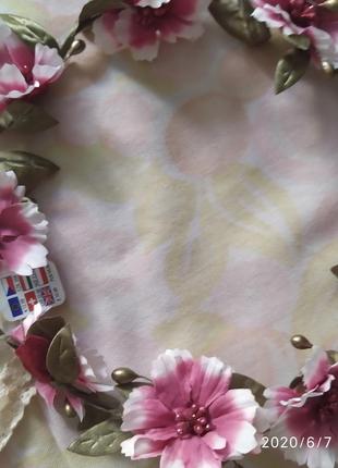 Венок из искусственных цветов, цветы из мягкой ткани5 фото