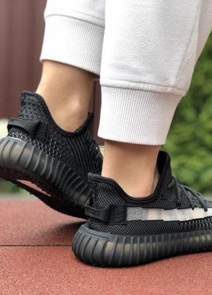 Жіночі літні чорні кросівки в сітку adidas yeezy boost  3504 фото