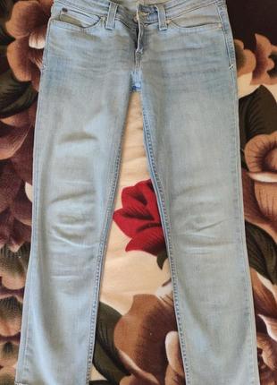 Женские голубые джинсы levi's 27 размер