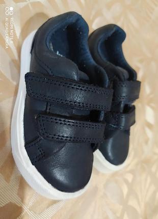 Мокасини дитячі на липучках шкіряні clarks