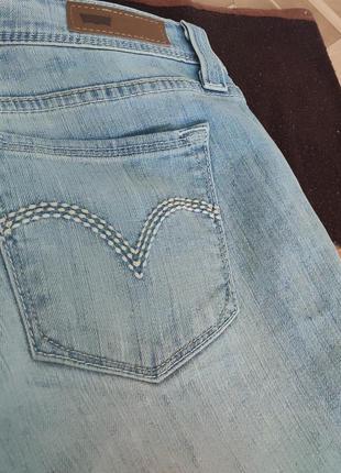 Женские голубые джинсы levi's 27 размер6 фото