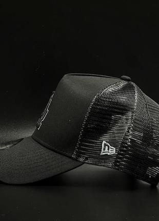 Оригинальная черная кепка с сеткой кепка new era los angeles dodgers trucker 125239123 фото