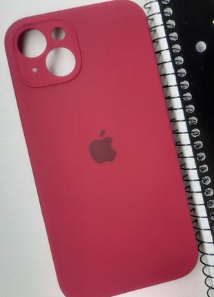 Силиконовый чехол бордовый закрытый низ защита камеры для apple iphone 13 / силикон кейс накладка на айфон 13