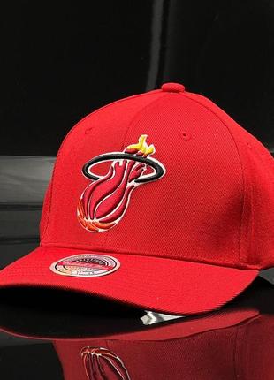 Оригінальна червона кепка mitchell & ness nba team ground miami heat