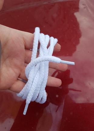 Білі шнурки