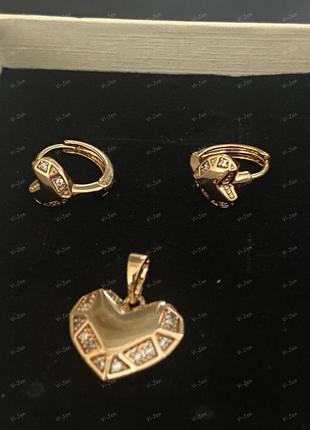 Набор "сердце з белыми фианитами" - серьги, кулон, цепочка из медицинского золота с фианитами3 фото