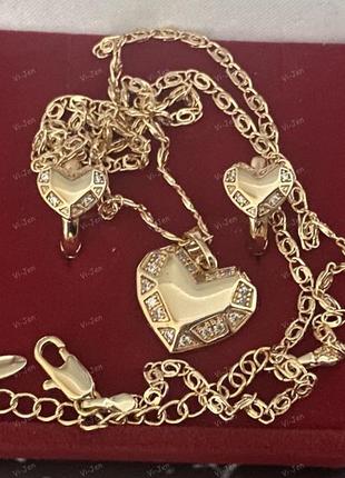 Набор "сердце з белыми фианитами" - серьги, кулон, цепочка из медицинского золота с фианитами