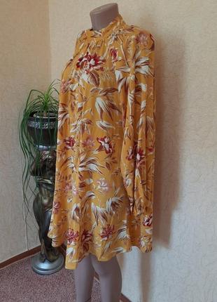 Свободное расклешенное вискозное платье с широким рукавом.2 фото
