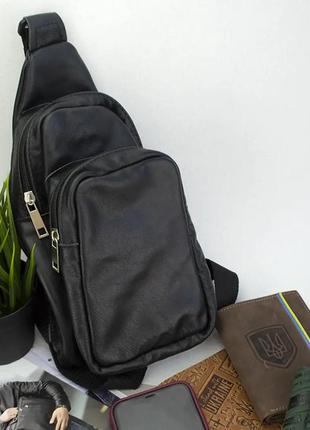 Стильна сумка чоловіча - бананка, слінг нагрудна з натуральної шкіри на блискавці чорна4 фото