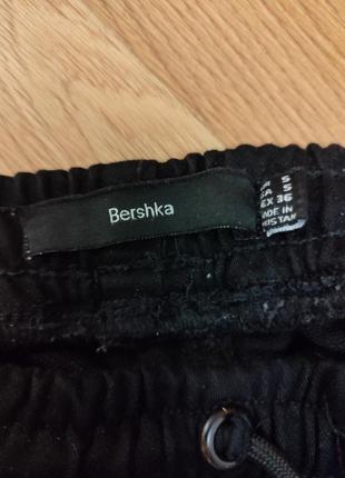 Мужские брюки джоггеры bershka размер s3 фото