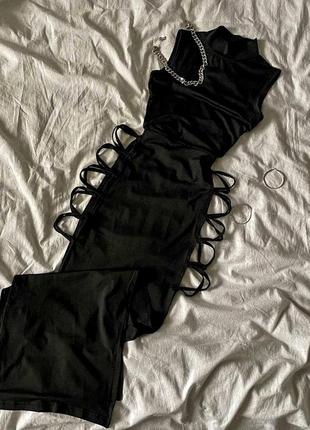 Ефектна сукня зі шнурівкою по боках9 фото