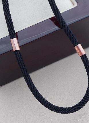 Шнурок жгут серебряный с позолоченными вставками на шею черный9 фото
