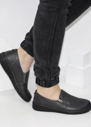 Комфортні жіночі туфлі на блискавці та гумці2 фото