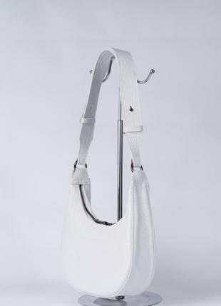 Жіноча сумка біла сумка напівколо сумка на широкому ремені сумка напівмісяць рептилія3 фото