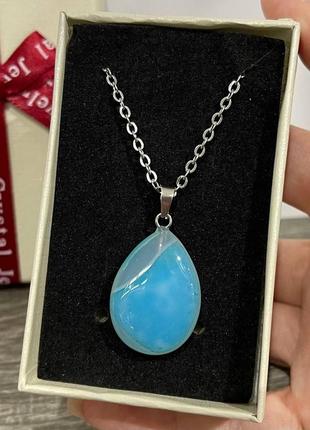 Натуральний камінь блакитний агат кулон у формі краплі на ланцюжку - оригінальний подарунок хлопцю дівчині в коробочці