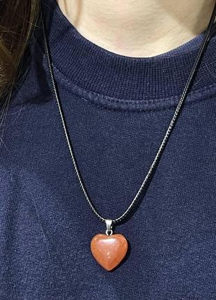 Натуральний камінь сердолік кулон у формі сердечка на шнурочку екошовк - оригінальний подарунок коханій дівчині3 фото