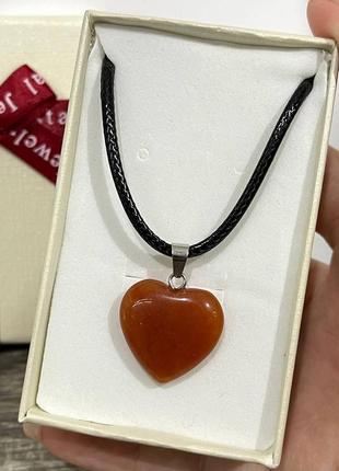 Натуральний камінь сердолік кулон у формі сердечка на шнурочку екошовк - оригінальний подарунок коханій дівчині2 фото