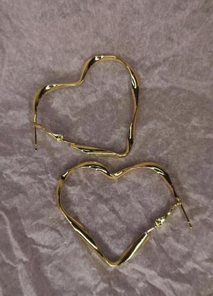 Большие серьги кольца в форме сердечек6 фото