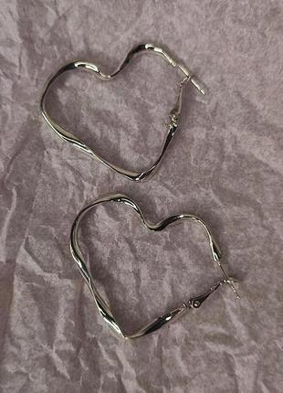 Большие серьги кольца в форме сердечек4 фото