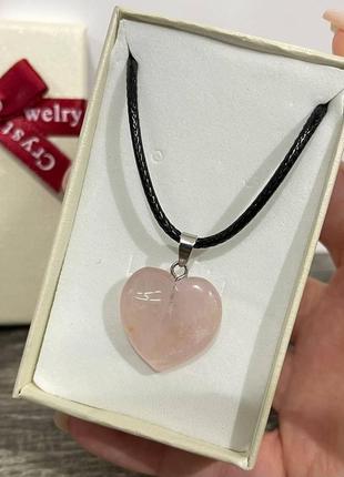 Натуральный камень розовый кварц кулон в форме сердечка на шнурке - оригинальный подарок девушке2 фото