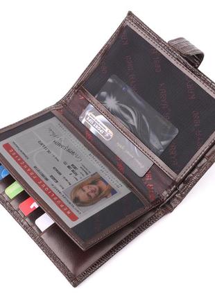 Лакированное мужское портмоне с хлястиком из натуральной фактурной кожи karya 21194 коричневый5 фото
