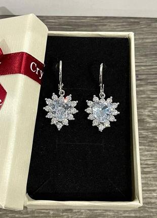 Жіночі сережки "сяйво алмазних сердець у сріблі" з ювелірного сплаву - оригінальний подарунок дівчині4 фото