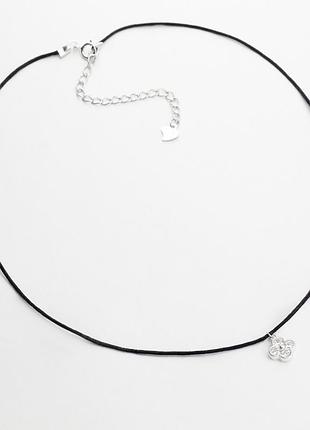 Колье с шелковым шнурком с клевером из серебра, размер 38 см x 0,2 см, вес: 1.30 г