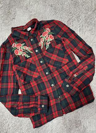 Сорочка в клітинку з вишивкою