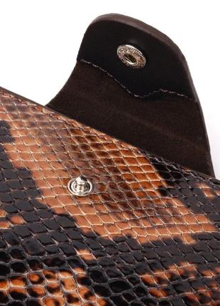 Надежное женское портмоне из натуральной фактурной кожи под змею karya 21005 коричневый3 фото