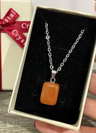 Натуральный камень сердолик - кулон талисман в форме "мини блок" на цепочке -подарок парню,девушке в коробочке