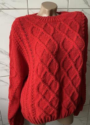 Яркий красный теплый свитер в стиле оверсайз