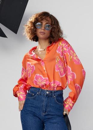 Шелковая блуза на пуговицах с цветочным узором8 фото