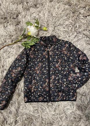 Легка куртка stradivarius