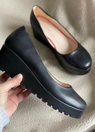 Черные туфли из искусственной кожи очень легкие1 фото