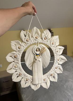 Ангел макраме в плетённом кольце