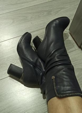 Кожаные сапоги