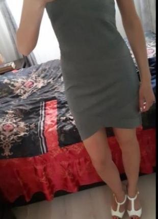 Сукня з стягуючим ефектом