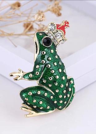 Брошка значок королева лягушка 🐸
