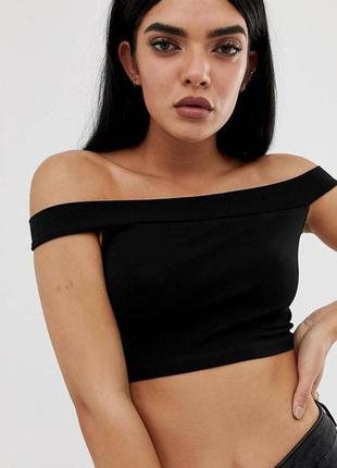 Чорний базовий віскозний кроп топ з відкритими плечима nasty gal