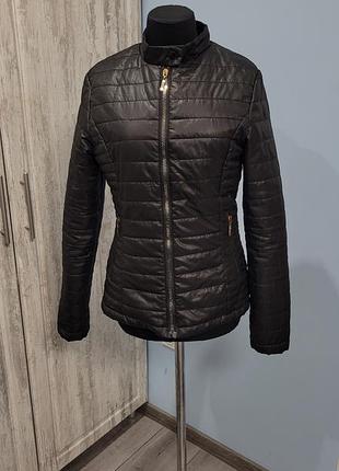 Куртка чорна коротка розмір с