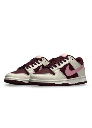 Женские кроссовки nike sb dunk low beige burgundy