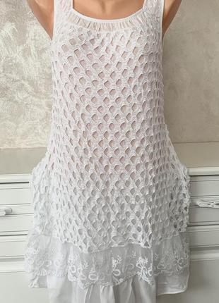 Трендовое белоснежное платье с шитьём