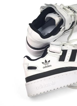 Кожаные кроссовки adidas forum low white black logo6 фото