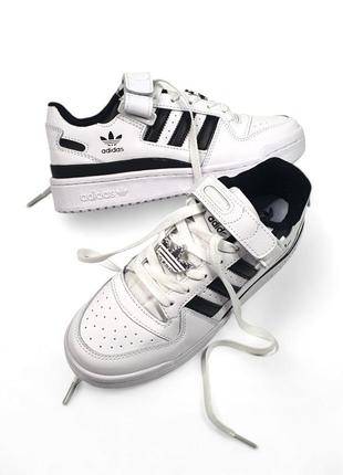 Кожаные кроссовки adidas forum low white black logo8 фото