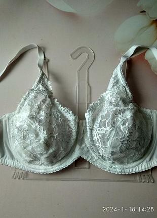 Красивий кружевний бюстгалтер розмір 85b