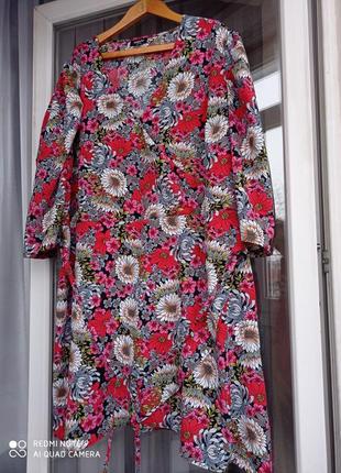 Платье на запах с поясом в цветочный принт10 фото