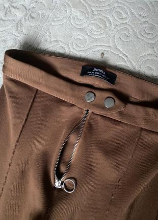 Стильные коричневые кэмэл брюки bershka6 фото